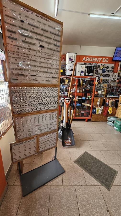 Ferretería Argentec · Exhibidor vertical doble faz